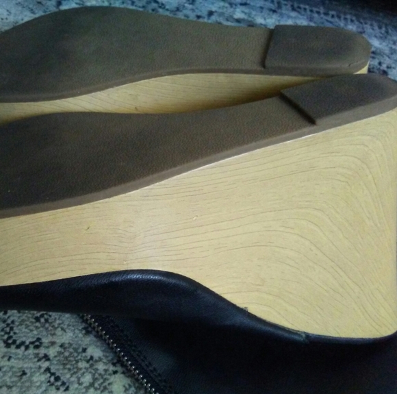 Simply Vera by Vera Wang Wedge Booties - Picture 6 of 8